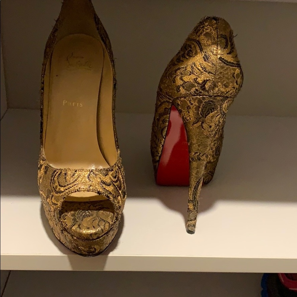 Christian Louboutin - Picture 2 of 3